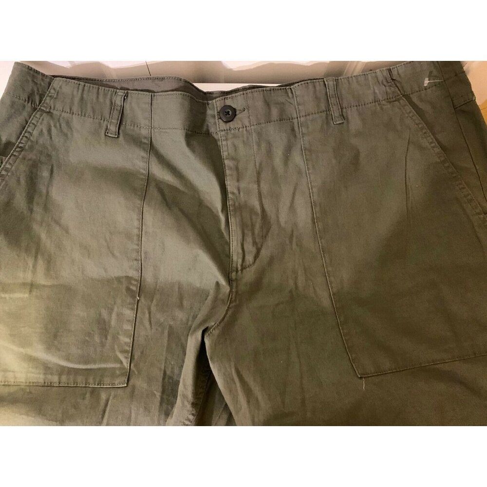 New No Boundaries Men's Sz 46 Green Stretch Flat Front Shorts‎ NWT